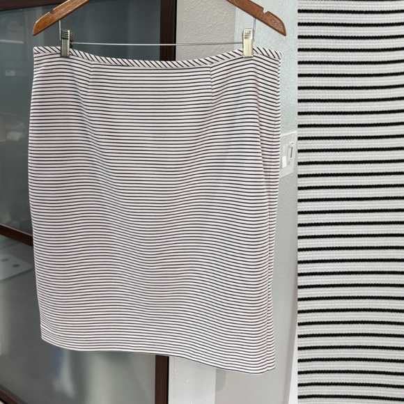 Calvin Klein Skirt - White with Black Stripes Size 14 - Picture 1 of 8